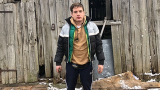 Ukrainischer Aktivist Ivanko Bobeiko sammelt Holz