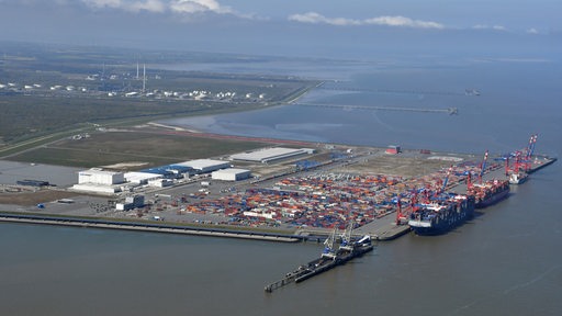 Luftbild eines großen Hafens