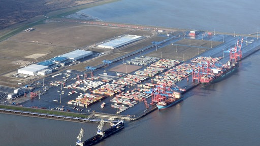 Luftaufnahme des Jadeweserports bei Wilhelmshaven.
