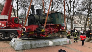 Jan-Reiners-Lok in Findorff wird abtransportiert.