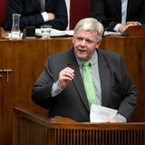 Jens Eckhoff, CDU-Finanzexperte, spricht bei einer Plenarsitzung der Bremischen Bürgerschaft.