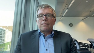 Der Europa-Abgeordnete Joachim Schuster gibt ein Online-Interview.