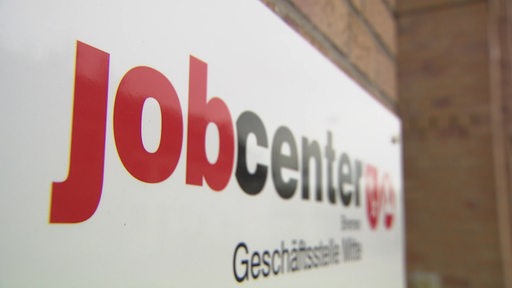 Ein Schild des Jobcenters in Bremen-Walle. 