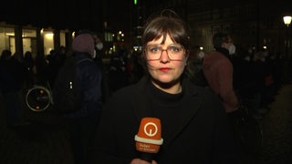 Reporterin Johanne Bischoff auf dem Marktplatz in  Bremen.