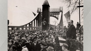 Wilhelm Kaisen im November 1947 bei der Wiedereröffnung der Großen Weserbrücke.