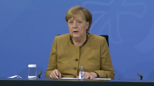 Die Bundeskanzlerin Angela Merkel bei einer Pressekonferenz. 