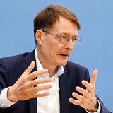 Karl Lauterbach bei der Bundespressekonferenz zum Krankenhaustransparenzgesetz im Haus der Bundespressekonferenz