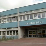 Der Eingang zur Karl-Marx-Grundschule in Bremerhaven