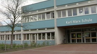 Der Eingang zur Karl-Marx-Grundschule in Bremerhaven