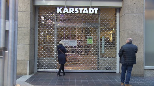 Eine geschlossene Karstadt Filiale in Bremen.