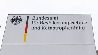 Das Bundesamt für Bevölkerungsschutz und Katastrophenhilfe BBK und die Bundesanstalt Technisches Hilfswerk THW in der Provinzialstraße in Bonn
