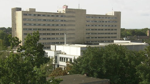 Das Klinikgebäude Links der Weser.
