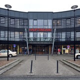 Der Haupteingang des Klinikums Links der Weser.