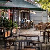 Bars und Kneipen an der Schlachte im Herbst.