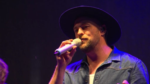 Musiker Max Mutzke auf der Bühne bei der Jazzahead.