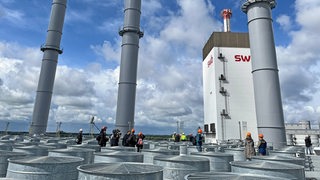 Das neue Blockheizkraftwerk der SWB in Bremen Hastedt wird eingeweiht. Zu sehen ist die Dachbelüftung des Kraftwerks