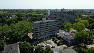 Es ist das Krankenhaus Links der Weser aus der Luft zu sehen.