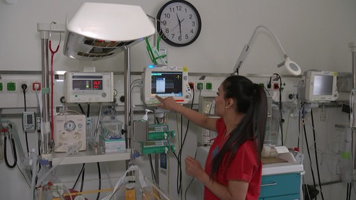 Eine krankenschwester des St. Josel Stift Krankenhauses auf Station.