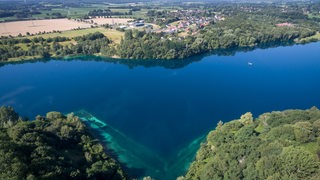 Der Kreidesee, aufgenommen mit einer Drohne. Der See im Landkreis Cuxhaven ist auch überregional bei Tauchern beliebt.