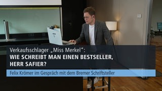 Felix Krömer sitzt vor seinem Laptop, über das Bild ist der Titel des Interviews gelegt.