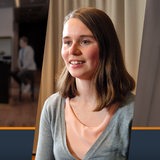 Zu sehen ist das Konterfei von Franziska Tell mit dem Schriftzug "Felix Krömer fragt Franziska Tell".