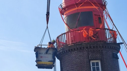 Die Kuppel des Bremerhavener Mohlenturms wird abgebaut
