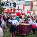 Akrobatik und Kunst bei dem Straßenfestival LA STRADA in Bremen