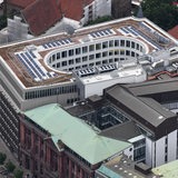 Das ehemalige Gebäude der Bremer Landesbank am Domshof ist aus der Luft zu sehen.