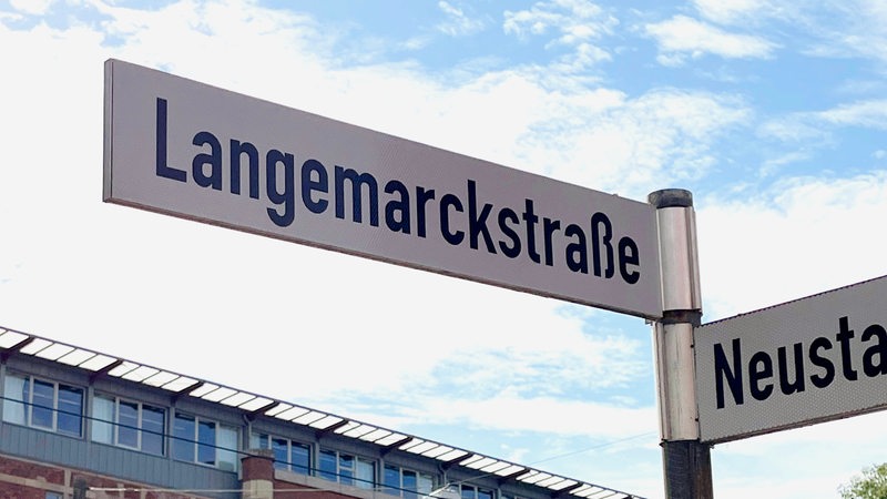 Straßennamenschild Langemarckstraße Ecke Neustadtswall