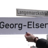 Ein Kreuzungsschild der Langemarckstraße, im Vordergrund ein Schild mit dem Aufdruck Georg Elser Allee