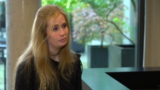 Die Sozialarbeiterin Lea Albrecht im Interview bei buten un binnen.