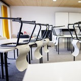 Ein leeres Klassenzimmer ist im Oskar-Maria-Graf-Gymnasium in Neufahrn zu sehen. Die Schule wurde anlässlich des Pilotprojekts Digitale Schule der Zukunft von der Kultusministerin Stolz und dem Staatskanzleiminister Herrmann besucht.