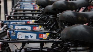 Leihräder vom ADFC in einer Reihe.