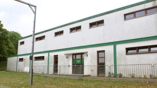 Das alte Leistungszentrum von Werder von außen.