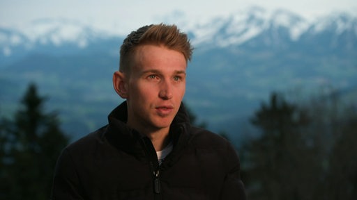 Lennard Kämna im Interview zuhause in den Bergen. 