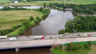 Luftbild der Lesumbrücke auf der A27.
