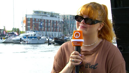 Die deutsche Sängerin Loi in Bremerhaven. 