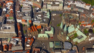 Luftbild der Bremer Innenstadt mit St. Petri-Dom, Rathaus und Bürgerschaft