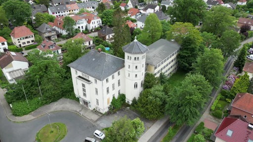 Ein Luftbild einer Bremer Villa im Stadtgebiet.