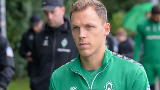 Senne Lynen auf dem Weg zu seinem ersten Training bei Werder Bremen 