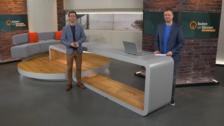 Die Moderatoren János Kereszti und Stephan Schiffner im Studio von buten un binnen.