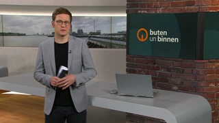 Moderator Felix Krömer im buten un binnen Studio.