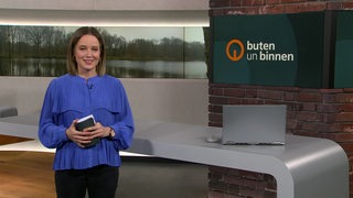 Moderatorin Lea Reinhard im Studio von buten un binnen.