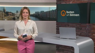 Moderatorin Lea Reinhard im buten un binnen Studio. 