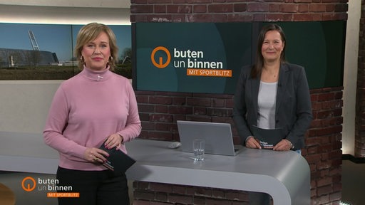 Moderatorinnen Kirsten Rademacher und Pascale Ciesla im Studio von buten un binnen.