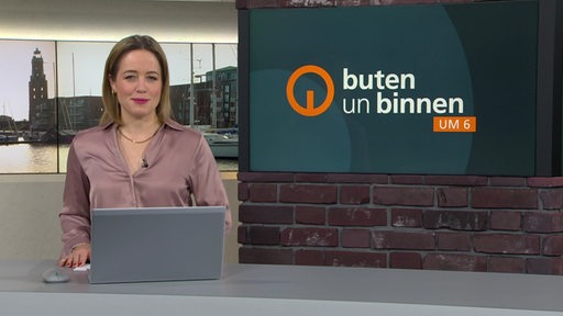 Die Moderatorin Lea Reinhard im Studio von buten un binnen