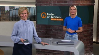 Moderatorinnen Kirsten Rademacher und Janna Betten im Studio von buten un binnen