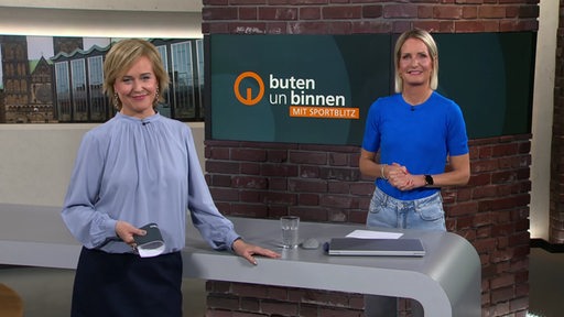 Moderatorinnen Kirsten Rademacher und Janna Betten im Studio von buten un binnen