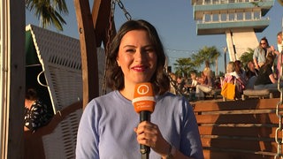 Die Redakteurin Arslan Burcu am Lankenauer Höft