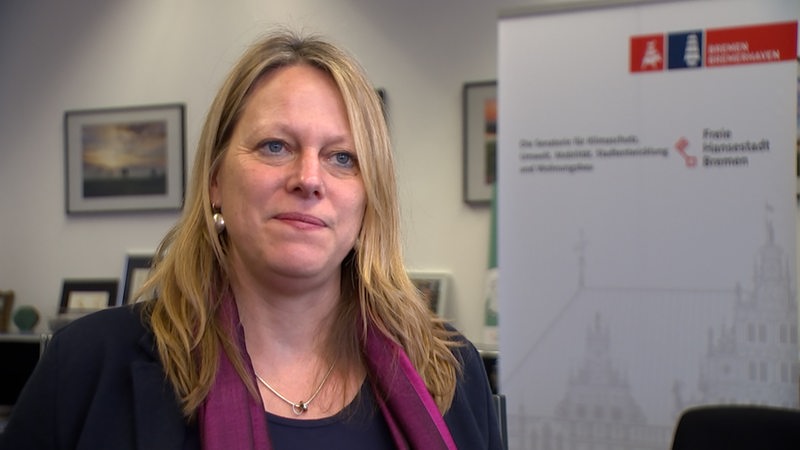 Eine Frau, Maike Schaefer, im Interview mit buten un binnen